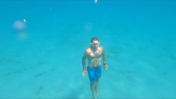 Jovem Homem Snorkeling Menorca — Fotografia de Stock
