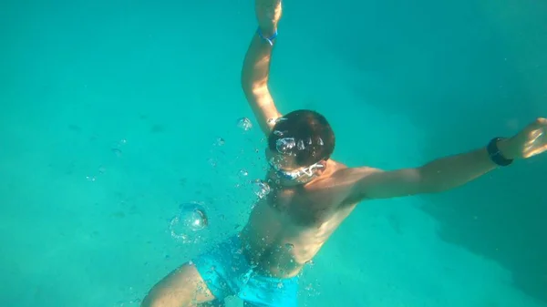 Jonge Man Snorkelen Menorca — Stockfoto