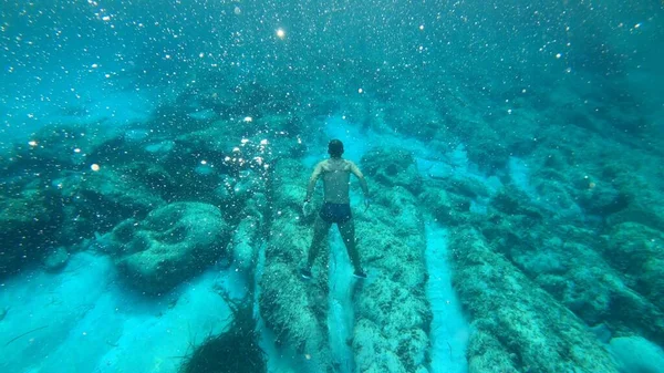 Joven Snorkel Menorca — Foto de Stock