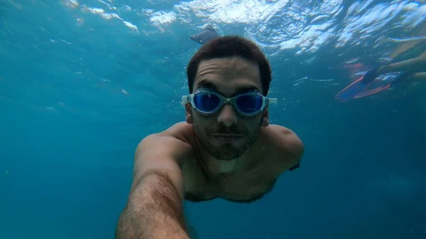 Ung Man Snorkling Menorca — Stockfoto