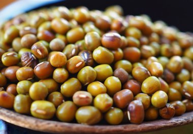 Arka plan olarak Mung fasulyesi Vigna radyatör kullanın. Makro.