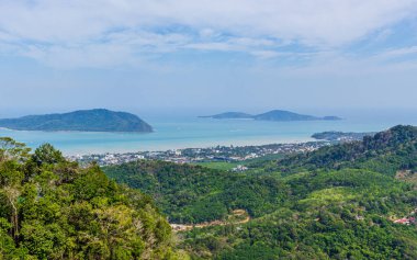 Phuket, Tayland - Nisan 2019: Şehir manzarası ve inanılmaz gün batımı