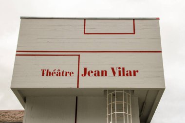 Belçika 'nın Ottignies-Louvain-la-Neuve belediyesi, Walloon Brabant, Jean Vilar Tiyatro Atölyesi' nde yer almaktadır.