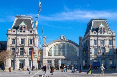 Ostend istasyonu Brüksel 'den Ostend' e kadar Belçika tren istasyonu. Ostend limanının rıhtımlarında yer almaktadır. Belçika kıyılarındaki ana istasyon, her ay 250.000 'den fazla yolcunun... 