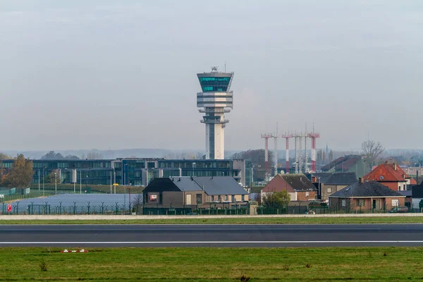 Avrupa, Zaventem havaalanı kontrol kulesi, Brüksel Havaalanı. Belgocontrol. Brüksel Havalimanı Belçika 'nın önde gelen havaalanıdır (Charleroi Brüksel Güney Havaalanı' nın önünde) ve Avrupa 'nın 14..