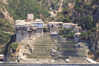 Yunanistan, Athos Dağı, Athos manastırındaki Dionysiou Manastırı. Dionysiou Manastırı Athos Dağı 'nın yirmi Ortodoks manastırından biridir. Vaftizci Aziz Yahya 'nın doğuşuna adanmıştır..