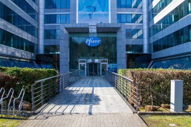 Belçika, Brüksel, ilaç şirketi Pfizer, Coronavirus aşısı, Covid 19. Amerikan ilaç şirketi 1849 'da kuruldu. 150 'den fazla ülkede, Covid 19' a karşı bir aşı buldu..