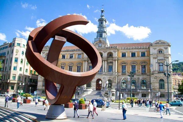 Bilbao Spanje Juli 2016 Spanje Bilbao Gemeentehuis Met Sculptuur Van — Stockfoto