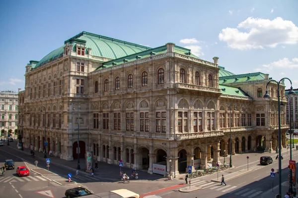 2021年7月23日 奥地利维也纳 维也纳国家歌剧院 Vienna State Opera 是一家位于维也纳的公共歌剧和芭蕾舞公司 — 图库照片