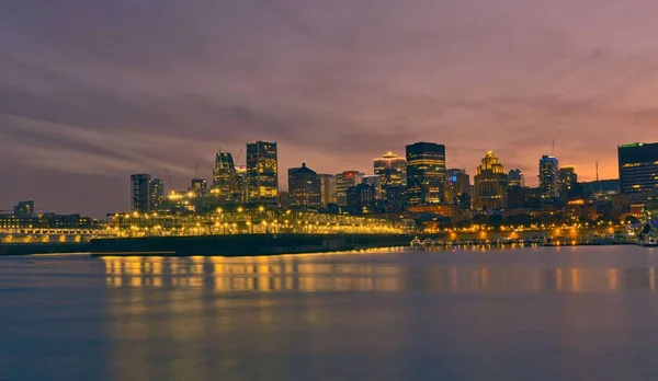 Die Skyline Von Montreal Downtown Bei Sonnenuntergang Vordergrund Steht Der — Stockfoto