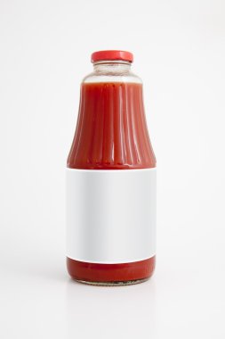 domates suyu şişesiyle