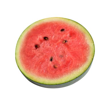 Taze kırmızı karpuz dilimleri ya da parçalar ve kesme yolu ile yarı izole edilmiş, beyaz arkaplanda gölge yok.