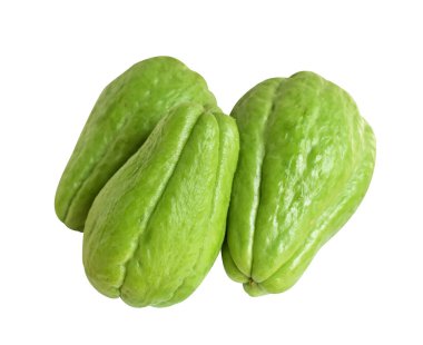 Kırpma yolu ile izole edilmiş taze chayote (Sechium edule), beyaz arka planda gölge yok, sebze ve meyve