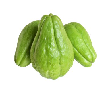 Kırpma yolu ile izole edilmiş taze chayote (Sechium edule), beyaz arka planda gölge yok, sebze ve meyve