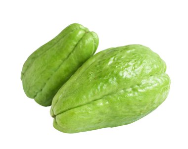 Kırpma yolu ile izole edilmiş taze chayote (Sechium edule), beyaz arka planda gölge yok, sebze ve meyve