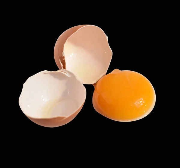 Справжнє Куряче Яйце Коричнева Половина Зламаних Яєць Яєчний Жовток Відсічним — стокове фото