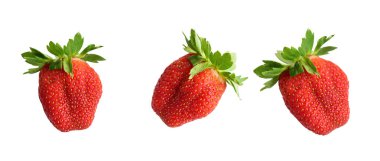 Beyaz arka planda kırpma yolu ile izole edilmiş çilekler, gölge yok, çilek dilimleri / yarım /