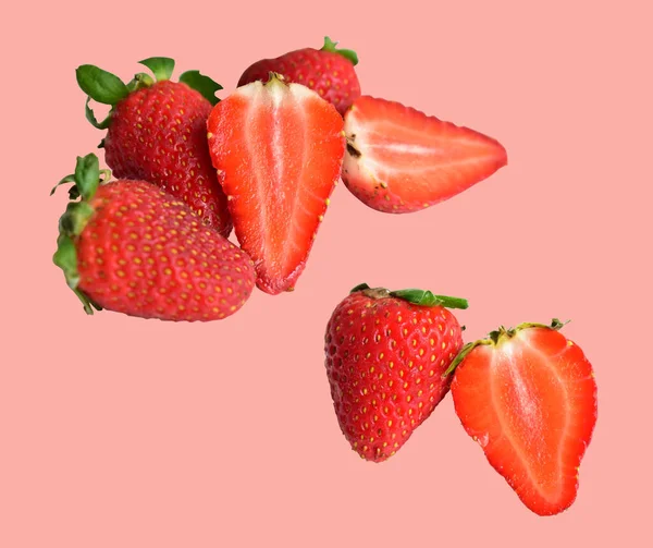 Φράουλες Απομονωμένες Μονοπάτι Αποκοπής Λευκό Φόντο Χωρίς Σκιά Φέτες Φράουλας — Φωτογραφία Αρχείου