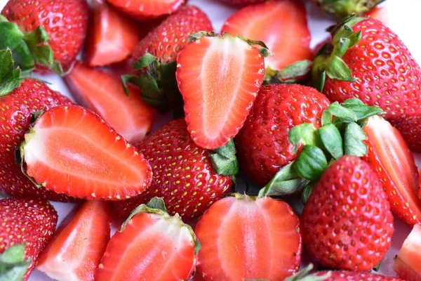 Strawberries Isolated White Plate Background Fresh Slices Pieces Half Strawberry — Stock Photo, Image