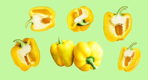 Gele Paprika Geïsoleerd Witte Achtergrond Met Clipping Pad Geen Schaduw — Stockfoto