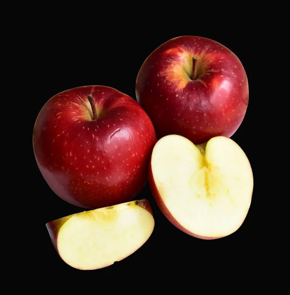 Tranche Pommes Rouges Isolée Avec Chemin Coupe Arrière Plan Noir — Photo