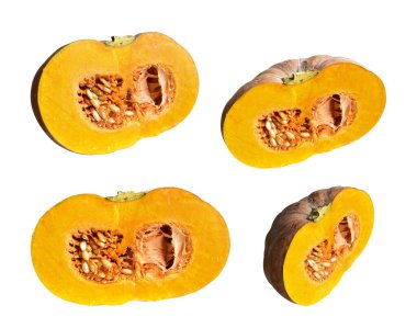 Dilimlenmiş balkabağı ya da balkabağı parçaları beyaz arka planda kırpma yolu var, gölgesi yok