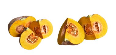 Dilimlenmiş balkabağı ya da balkabağı parçaları beyaz arka planda kırpma yolu var, gölgesi yok