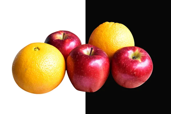 新鲜的红苹果和橙子果 有剪枝 白色背景 无阴影 新鲜水果 — 图库照片