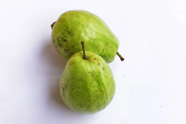 Frische Gauvafrucht Isoliert Auf Weißem Hintergrund Weiße Gauvascheiben Stücke Hälfte — Stockfoto