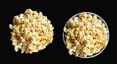 Beyaz arka planda izole edilmiş patlamış mısır kasesi, tatlı tereyağı, kırpma yolu olan karamel patlamış mısır kasesi, gölgesi yok, tuzlu, abur cubur.