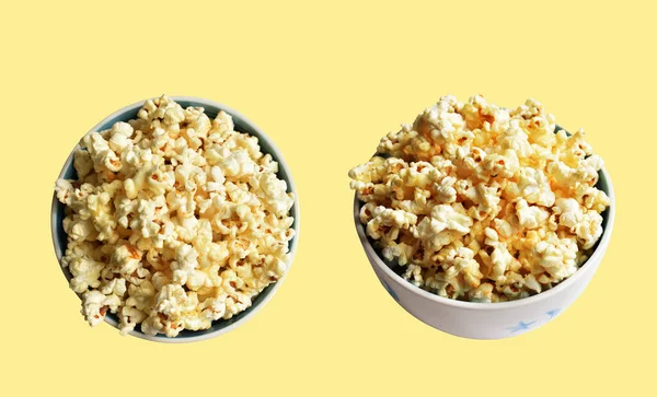 Beyaz arka planda izole edilmiş patlamış mısır kasesi, tatlı tereyağı, kırpma yolu olan karamel patlamış mısır kasesi, gölgesi yok, tuzlu, abur cubur.