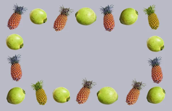 Frische Grüne Kokosnüsse Und Ananasfrüchte Pastellgelbem Weißen Hintergrund Kein Schatten — Stockfoto