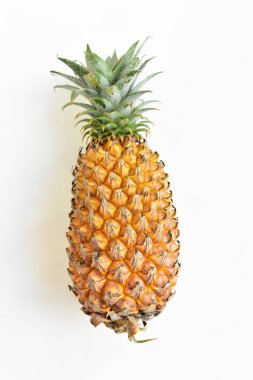 Beyaz arka planda izole edilmiş iki portakal, gölge yok, taze tropikal meyve arka planı, yaz, tatil, yiyecek ve içecek, sulu, serin, vegan, sağlıklı yiyecek, fitness