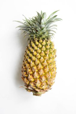 Beyaz arka planda izole edilmiş iki portakal, gölge yok, taze tropikal meyve arka planı, yaz, tatil, yiyecek ve içecek, sulu, serin, vegan, sağlıklı yiyecek, fitness