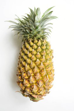 Beyaz arka planda izole edilmiş iki portakal, gölge yok, taze tropikal meyve arka planı, yaz, tatil, yiyecek ve içecek, sulu, serin, vegan, sağlıklı yiyecek, fitness