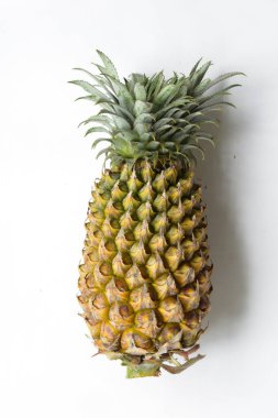 Beyaz arka planda izole edilmiş iki portakal, gölge yok, taze tropikal meyve arka planı, yaz, tatil, yiyecek ve içecek, sulu, serin, vegan, sağlıklı yiyecek, fitness