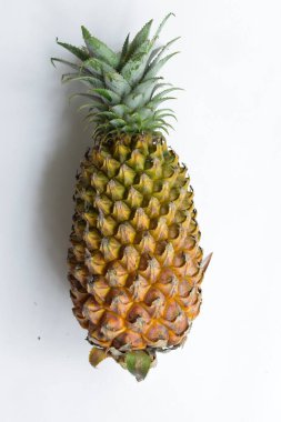 Beyaz arka planda izole edilmiş iki portakal, gölge yok, taze tropikal meyve arka planı, yaz, tatil, yiyecek ve içecek, sulu, serin, vegan, sağlıklı yiyecek, fitness