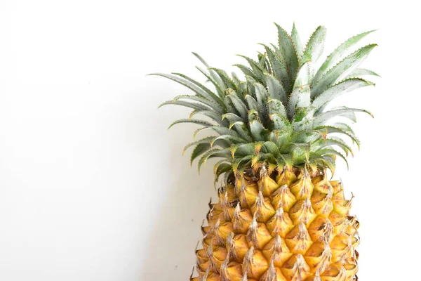 Dos Piñas Anaranjadas Aisladas Fondo Blanco Sin Sombra Fondo Fruta — Foto de Stock