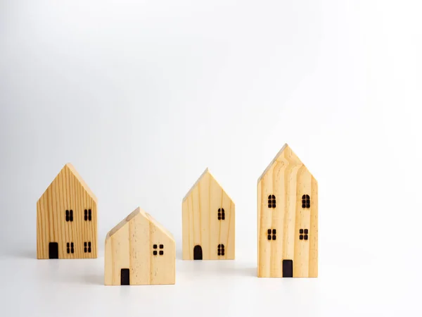 Case Miniatura Legno Sfondo Bianco — Foto Stock