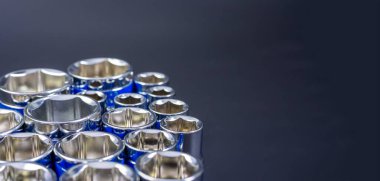 Siyah arkaplanda blok anahtarı ayarlandı.