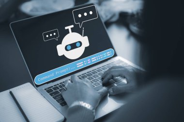 Bilgisayarda AI Chatbot simgesi ve komut iletisi ile klavyede yazı yazan elleri kapatarak, akıllı sanal asistan ve müşteri destek teknolojisi kavramı sunuluyor.