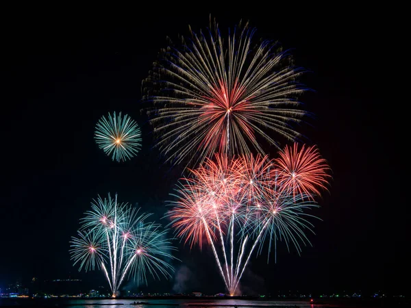 Increíble Hermosa Exhibición Fuegos Artificiales Colores Noche Celebración Que Muestra — Foto de Stock