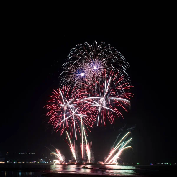 Increíble Hermosa Exhibición Fuegos Artificiales Colores Noche Celebración Mostrando Playa — Foto de Stock