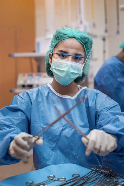 Команда Лікарів Або Хірургів Госпітальній Хірургії Яка Працює Екстреній Кімнаті — стокове фото