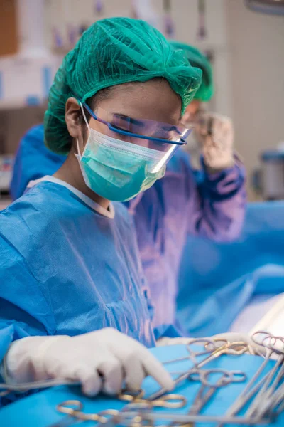 Команда Лікарів Або Хірургів Госпітальній Хірургії Яка Працює Екстреній Кімнаті — стокове фото