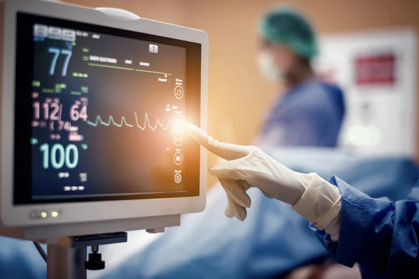 Електрокардіограма Госпітальній Хірургії Екстреної Допомоги Показує Частоту Серцевих Скорочень Пацієнта — стокове фото