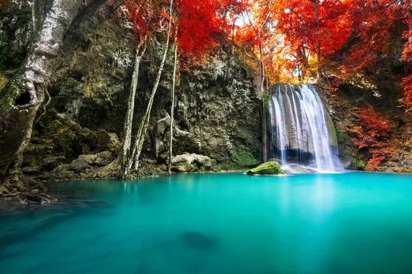 Incrível Natureza Bela Cachoeira Floresta Outono Colorido Temporada Outono — Fotografia de Stock