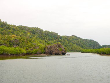 Tatil Günü Tropikal Okyanus Bulutlu Ada.