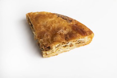 Burek. Geleneksel Balkan etli turtası.