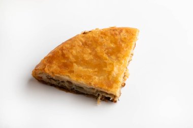 Burek. Geleneksel Balkan etli turtası.